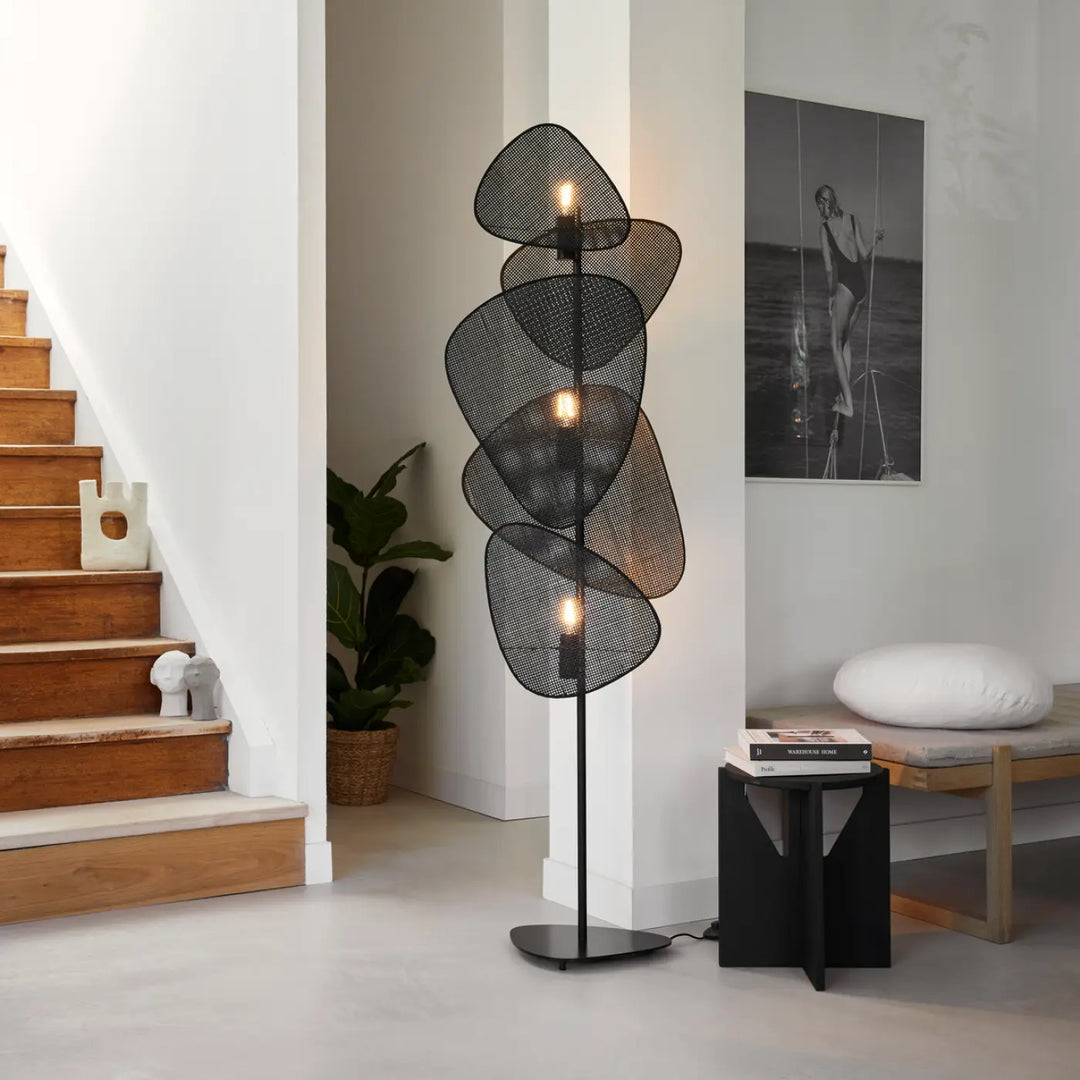 Lampadaire sculptural noir ou beige style unique déco