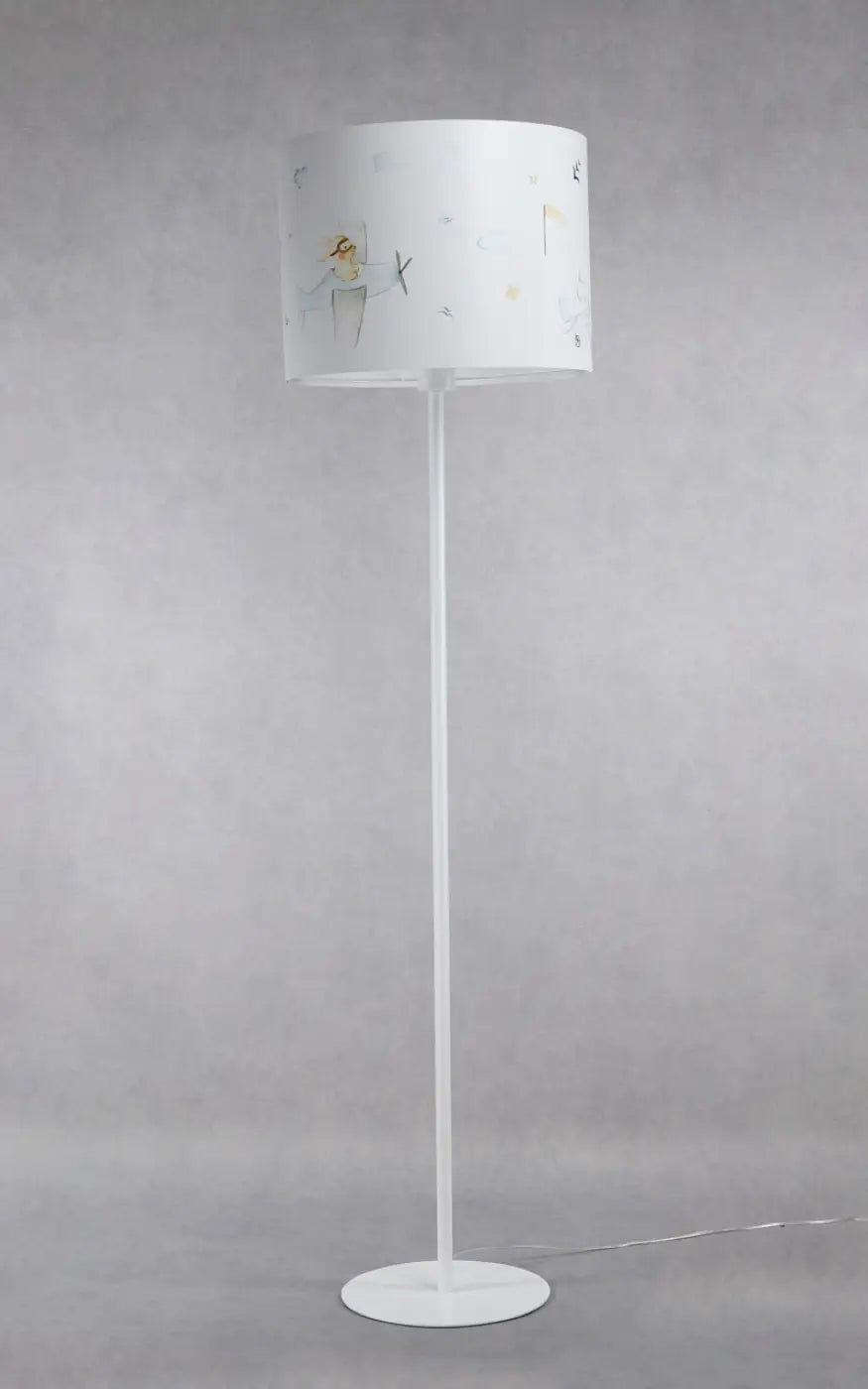 Lampadaire enfant blanc avec abat-jour cylindrique illustré en tons pastel pour un décor aérien doux