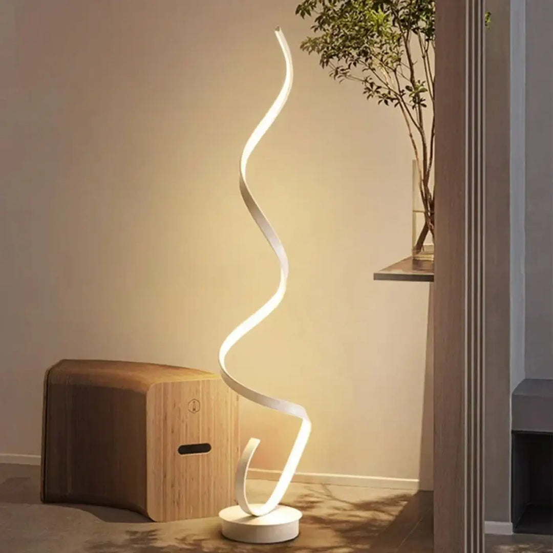 Lampadaire led design blanc avec structure ondulée sinueuse moderne pour éclairage intérieur contemporain