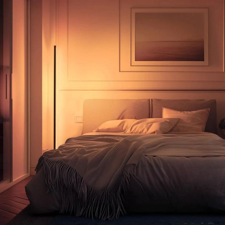 Lampadaire led cyber avec design minimaliste, pied noir élancé et lumière chaude pour un éclairage moderne
