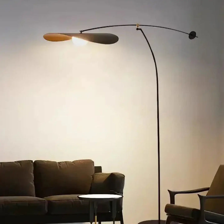 Lampadaire moderne arqué noir au design élégant pour salon