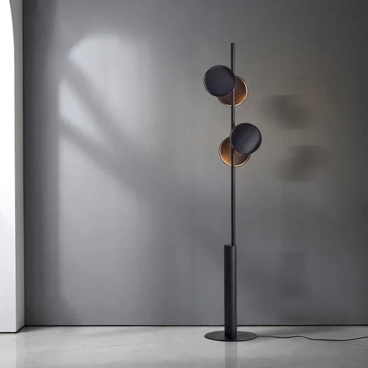 Lampadaire moderne duolia avec double éclairage à silhouette graphique en métal noir et abat-jours circulaires noir mat et cuivre