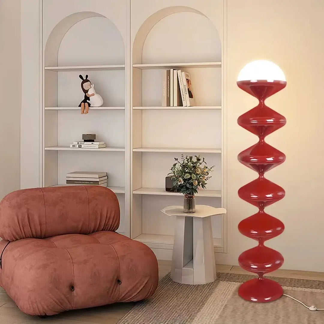 Lampadaire moderne rouge vibrant avec finition brillante en spirale pour un éclairage élégant et un design unique