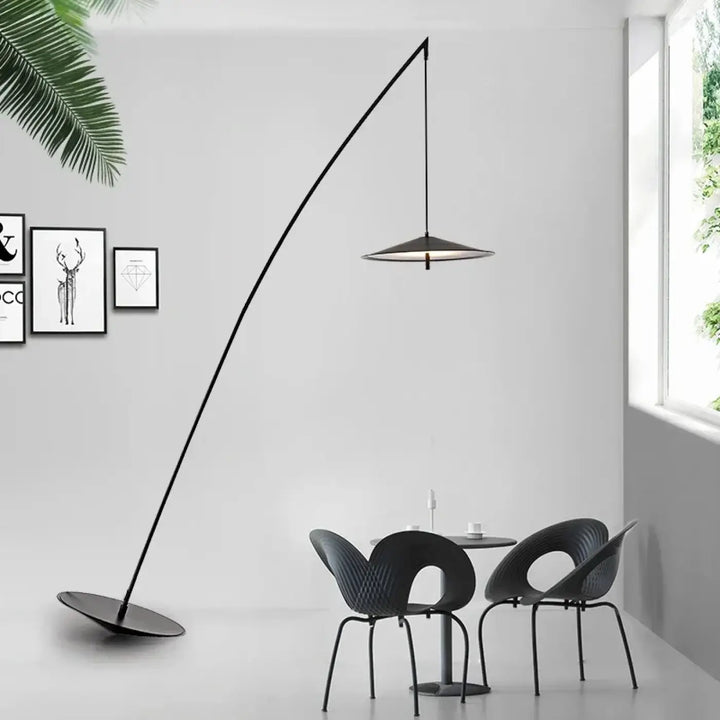 Lampadaire moderne noir arche avec diffuseur suspendu circulaire permet également un éclairage élégant et fonctionnel