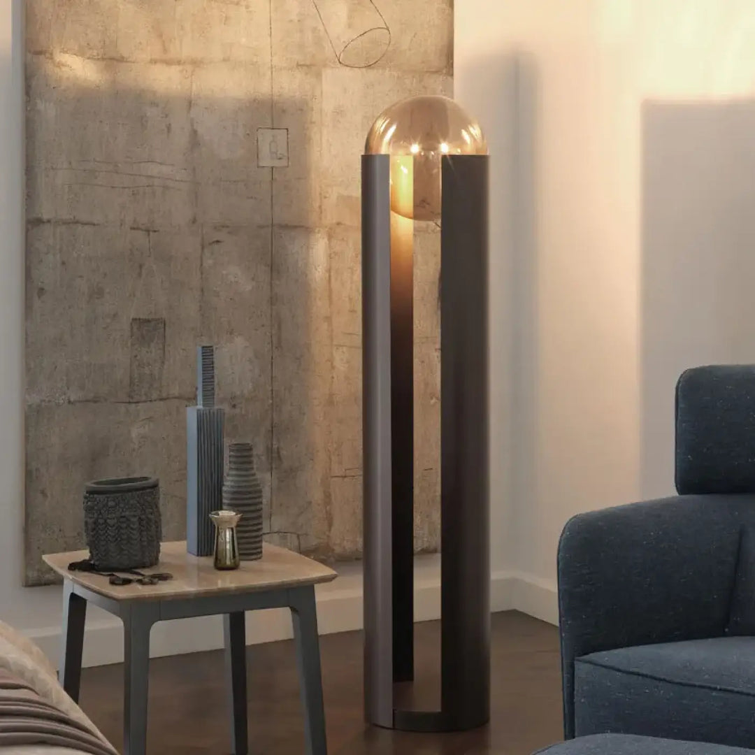 Lampadaire moderne en noir avec boule en verre design élégant