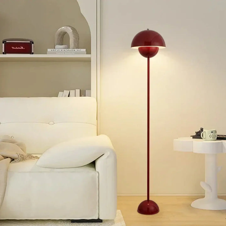 Lampadaire champignon nordique ledia rouge brillant avec abat-jour en forme de fleur et tige fine élégante