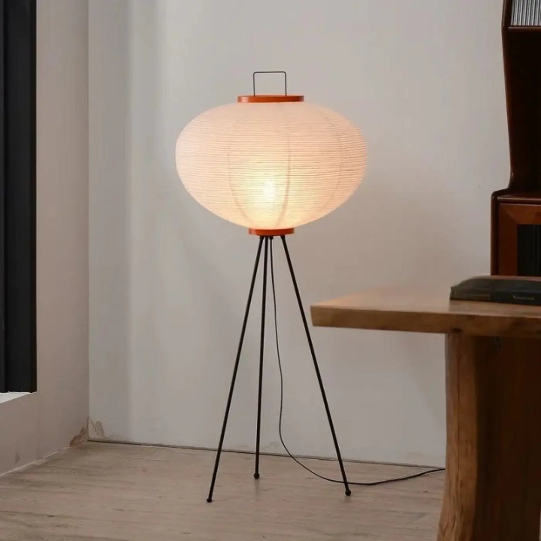 Lampadaire saki avec led rice paper chaleureusement éclairé et base trépied en papier de riz akari noguchi