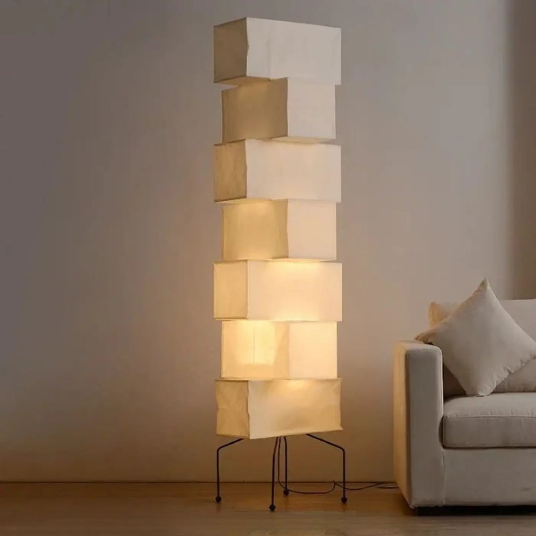 Lampadaire saki avec abat-jour empilés en papier de riz led inspiré d’akari noguchi sur base métallique noire
