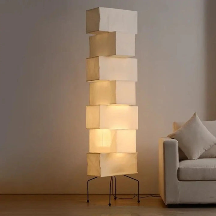 Lampadaire saki avec abat-jour empilés en papier de riz led inspiré d’akari noguchi sur base métallique noire