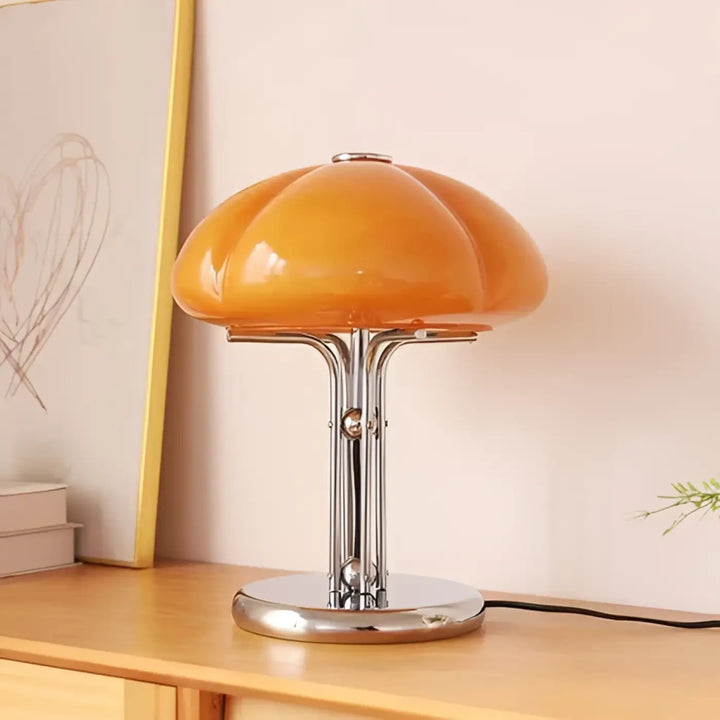 Lampe de chevet orange en verre en forme de champignon avec base et tige en métal chrome pour une lumière apaisante et atmosphère chaleureuse