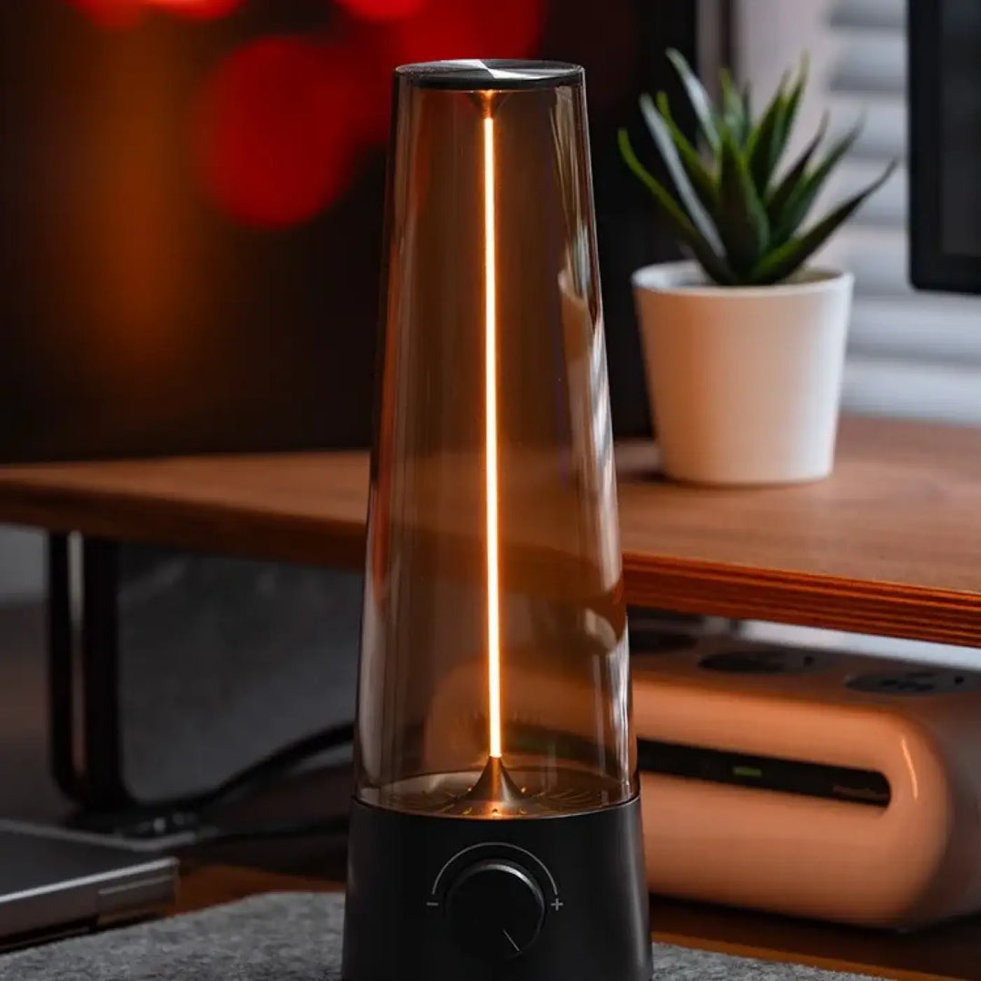 Lampe de chevet shadow conique moderne en verre ambré avec base noire et barre lumineuse verticale intégrée
