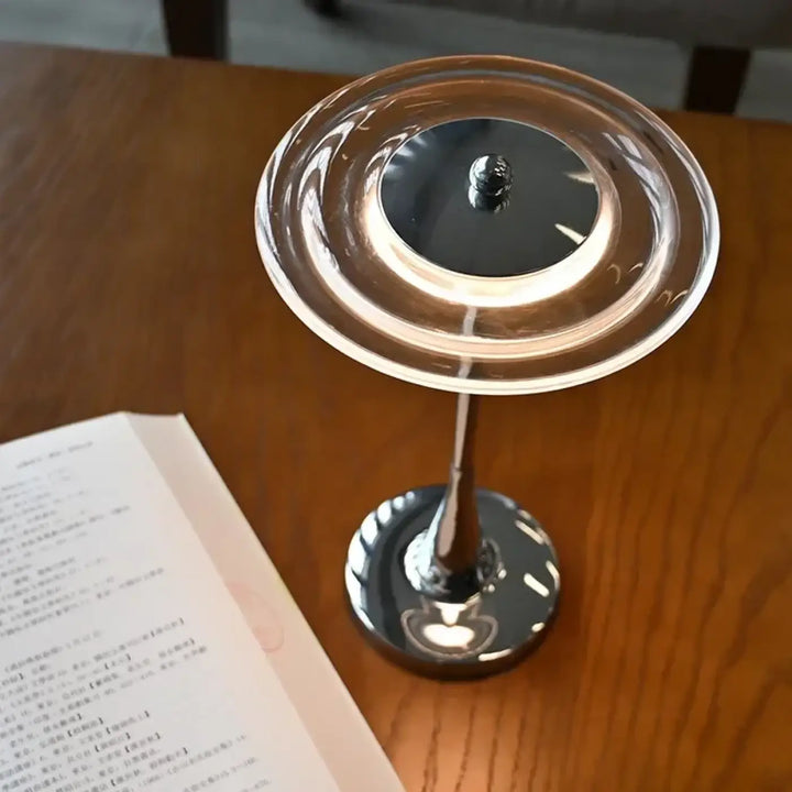 Lampe de chevet venus chrome brillante avec abat-jour circulaire en étages pour un chevet décorative et bel objet