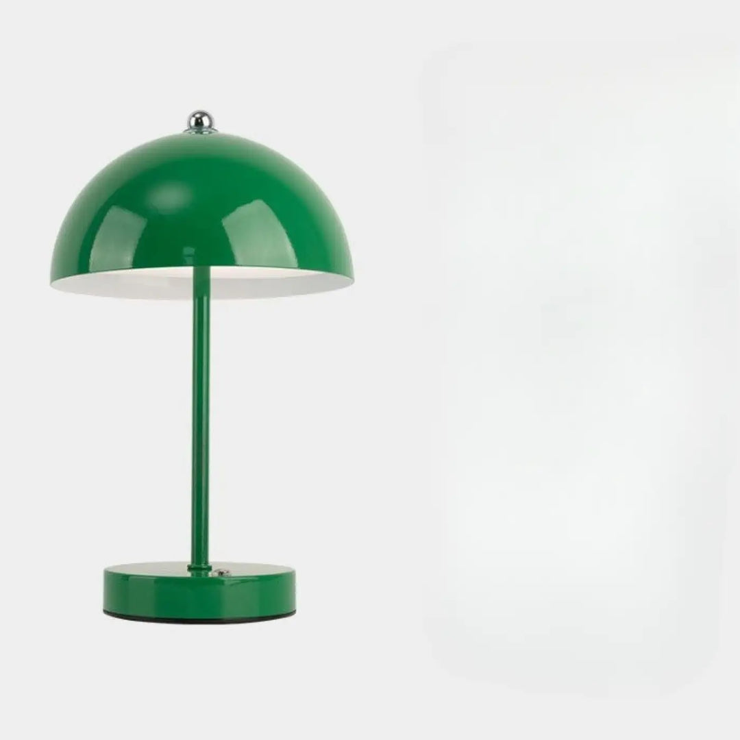 Lampe de chevet skadi design scandinave avec dôme vert brillant éclairage tamisé et lumière douce métal élégant