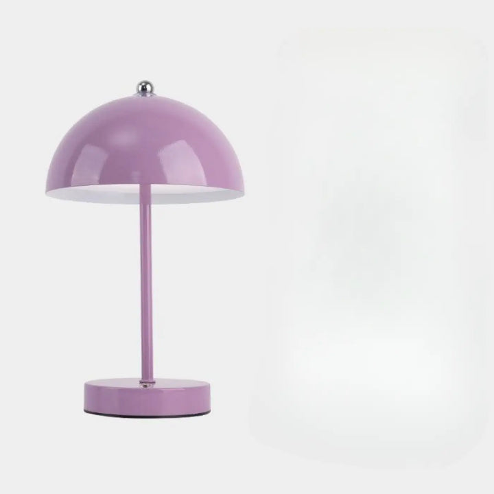 Lampe de chevet skadi design scandinave avec éclairage tamisé en lavande mat et base circulaire élégante