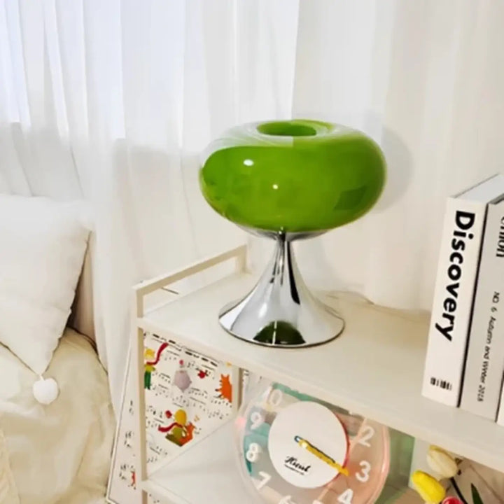 Lampe de chevet jupi en verre vert citron brillant avec base en chrome design chevet vintage pour décoration intérieure et signature visuelle