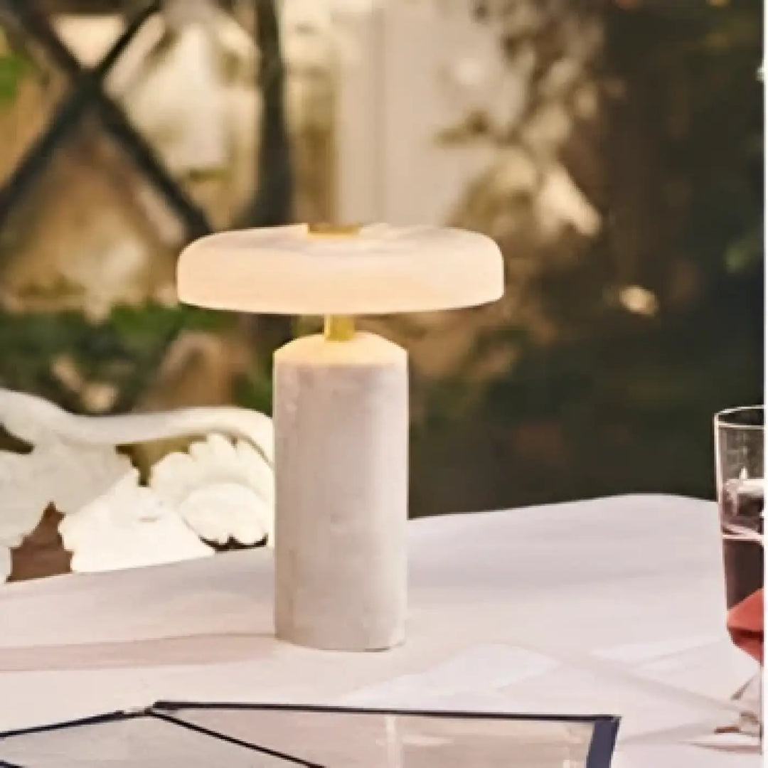 Lampe de chevet aurora en marbre blanc avec design moderne et éclairage d ambiance chaud effet marbre plus qu un luminaire