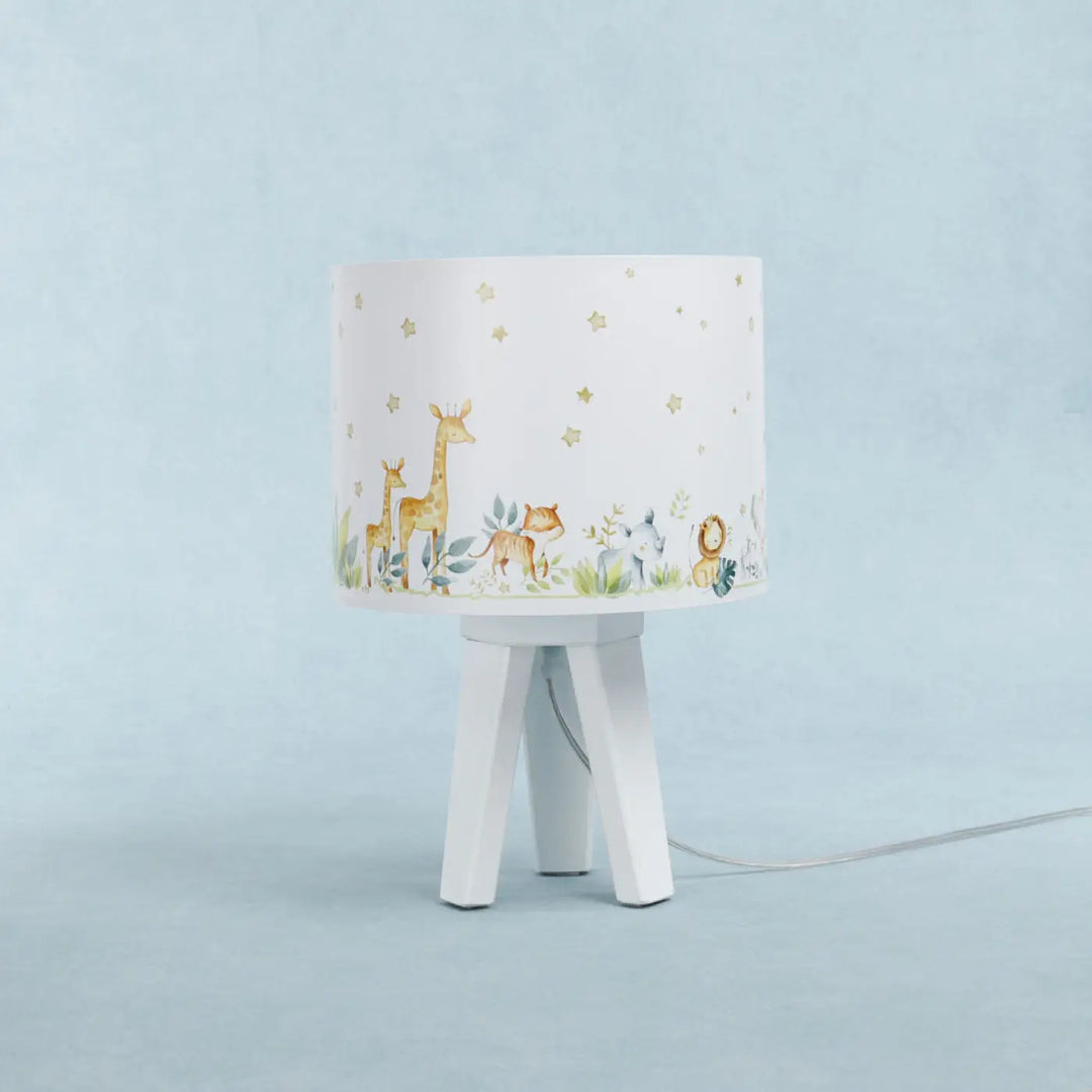 Lampe de table chevet enfant en bois jaune blanc avec abat-jour cylindrique motifs animaliers safari et étoiles dorées