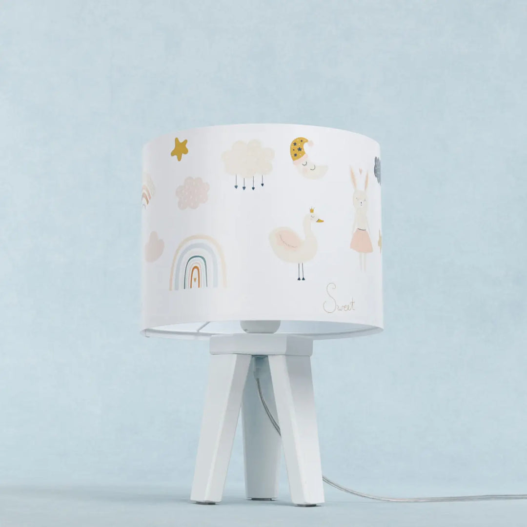 Lampe de table chevet enfant blanc avec abat-jour cylindrique en bois motifs animaliers pastel sweet dreams