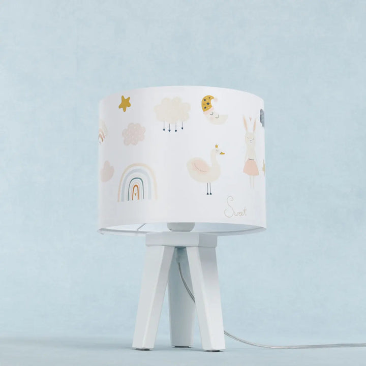 Lampe de table chevet enfant blanc avec abat-jour cylindrique en bois motifs animaliers pastel sweet dreams