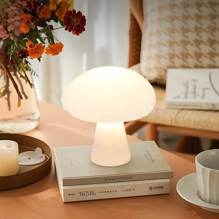 Lampe de chevet navie en matière translucide douce avec lumière douce led et style rétro en forme de champignon blanc