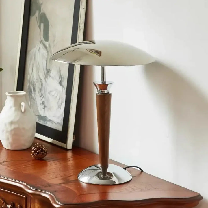 Lampe de chevet baoli avec tige en bois poli et abat-jour disque chromé pour une ambiance unique chevet moderne