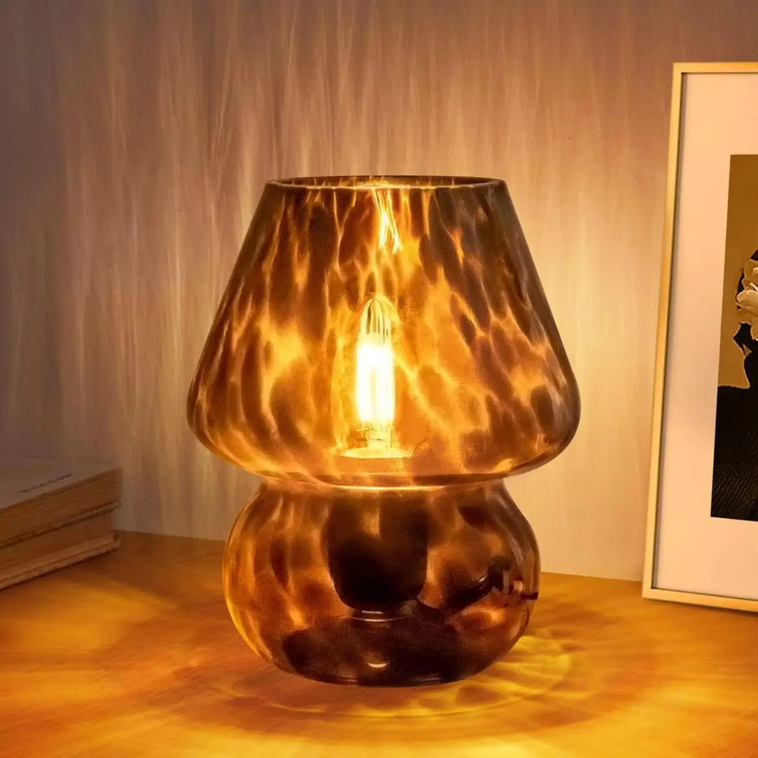 Lampe de chevet champignon vintage en verre ambre texturé avec ampoule filament visible parfaite comme lampe champignon vintage