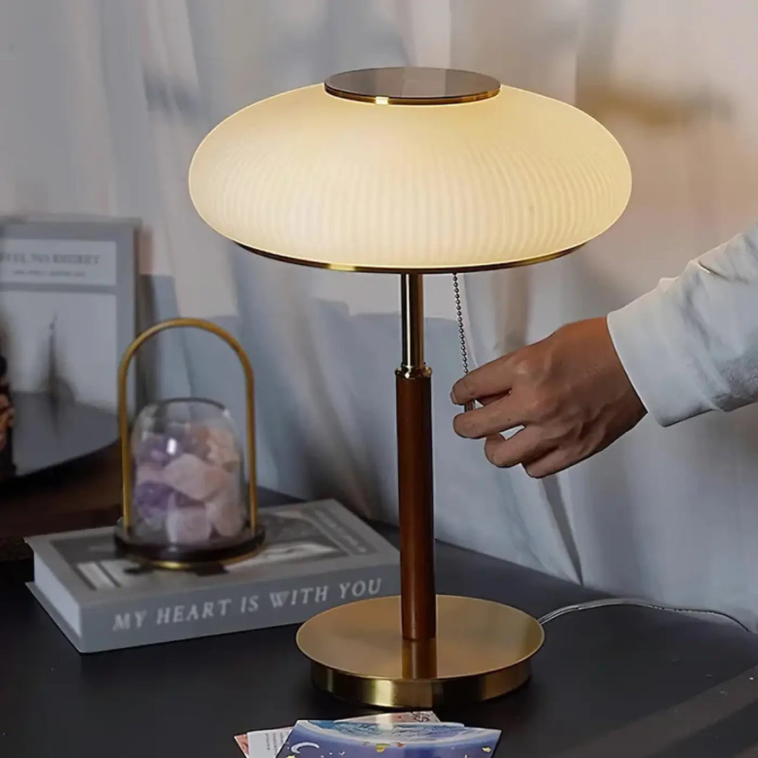 Suspension luminaire elumina avec lampe de table moderne en laiton, abat-jour en verre ivoire côtelé style champignon chevet