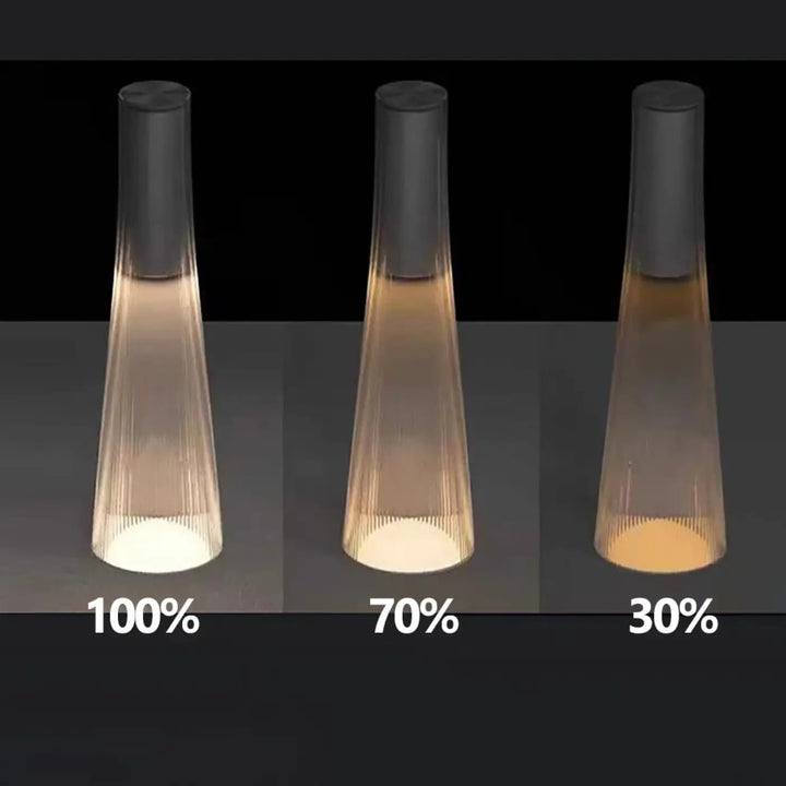 Lampe de chevet acyr en verre moderne avec dessus noir émettant différentes intensités de lumière chaude style épuré