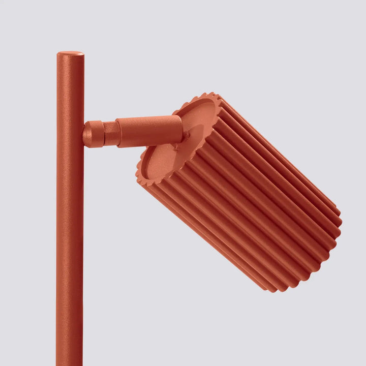 Lampe à poser karbon rouge ocre en céramique nervurée avec ampoules gu10 interchangeables et style minimalisme