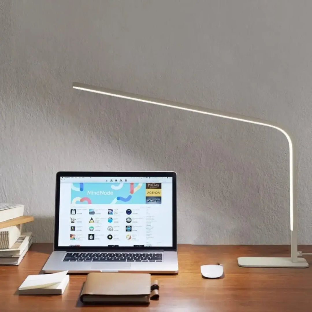 Lampe de table led minini blanche au design minimaliste avec profil fin et courbe élégante pour éclairage contemporain