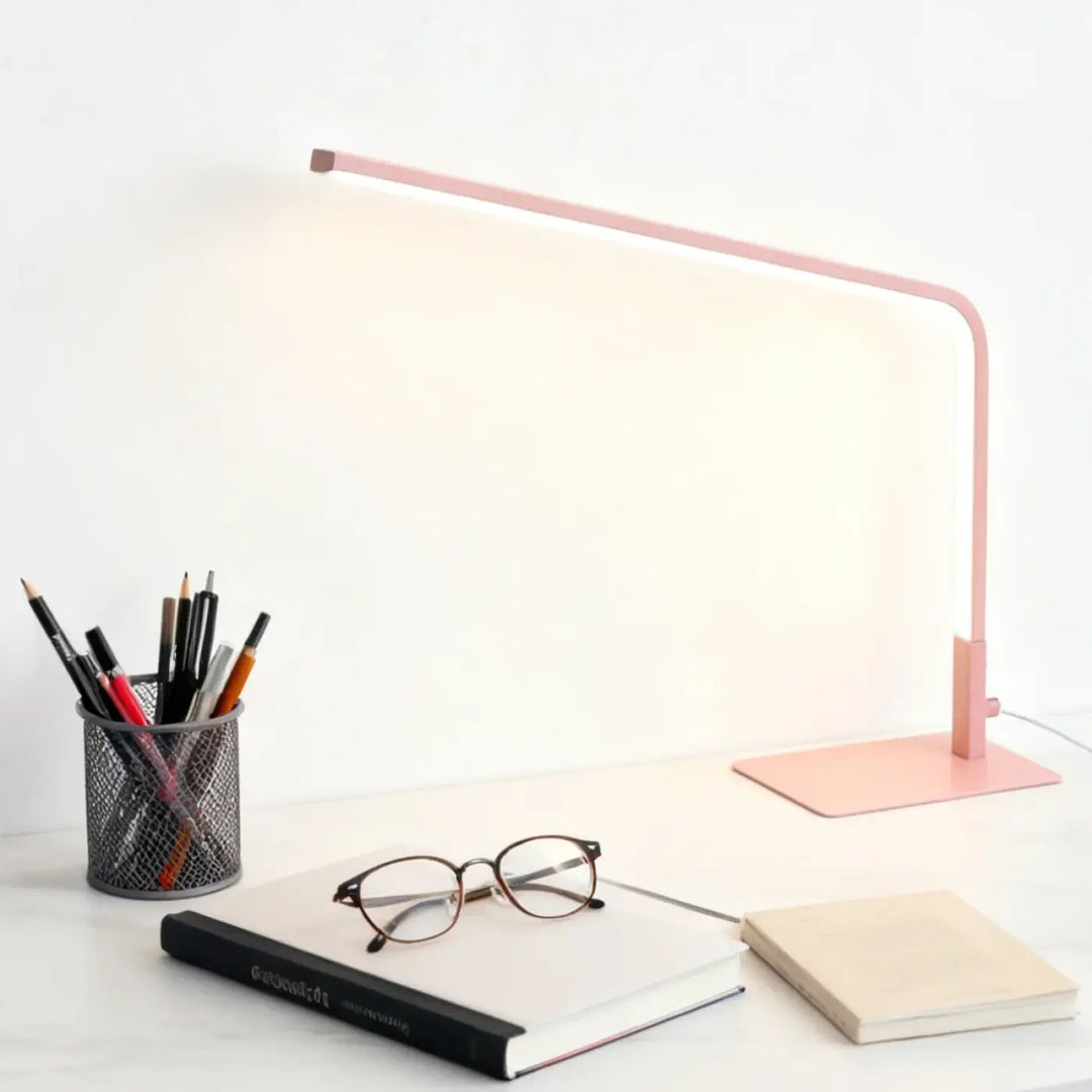 Lampe de table minini lampe led contemporaine en finition métallique rose avec bras ajustable et lumière chaude diffuse