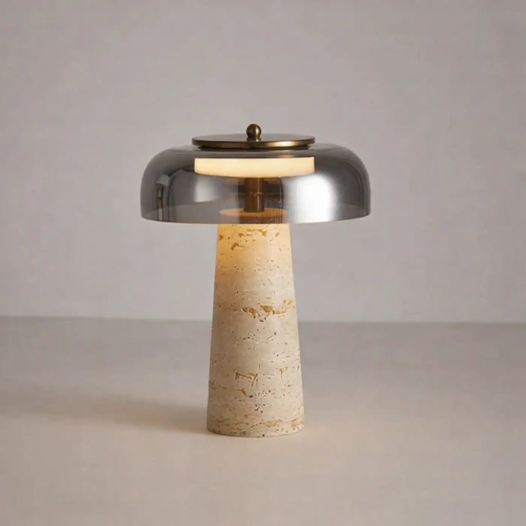 Lampe de chevet neo avec abat-jour métallique moderne et base en pierre beige texturée pour une ambiance chaleureuse design moderne