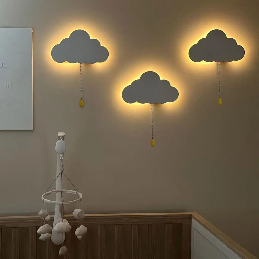 Applique murale cations en forme de nuage gris avec lumière jaune chaude et accents décoratifs jaunes pour décoration intérieure