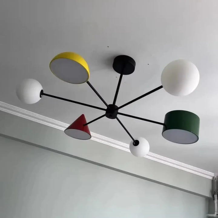 Suspension luminaire Contri avec bras en métal noir et abat-jour géométriques colorés jaune blanc rouge vert