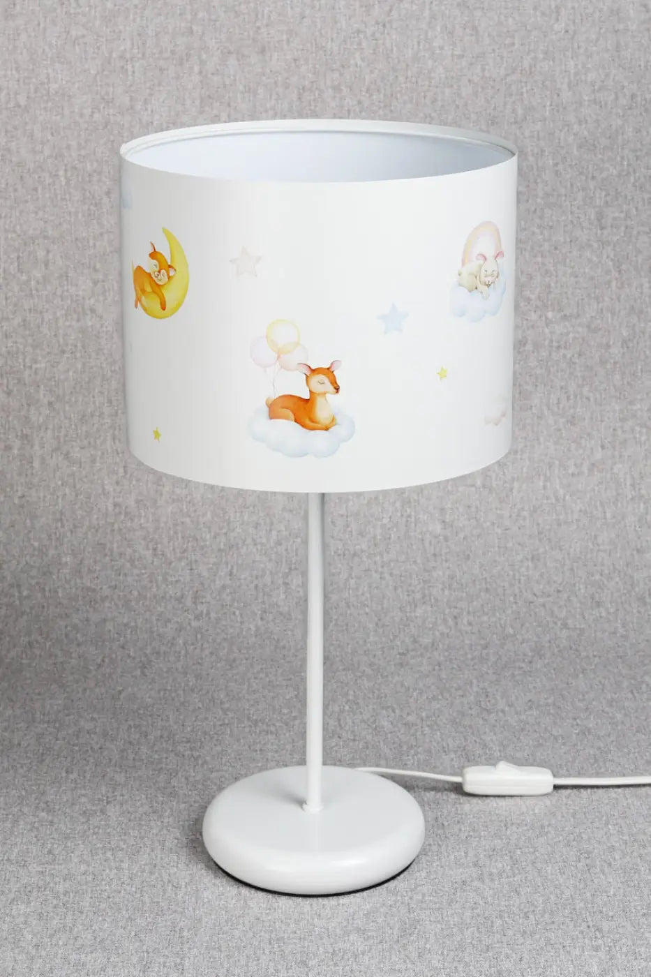 Lampe de table blanche avec abat-jour cylindrique illustré en aquarelle marron à l’ourson pour chambre d’enfant