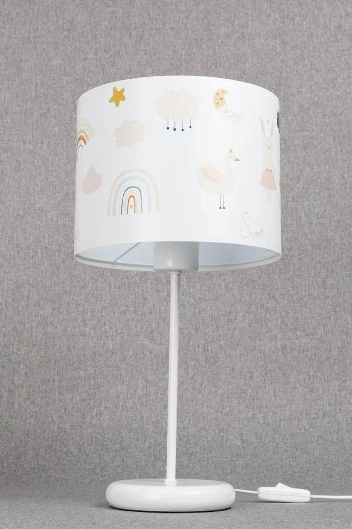 Lampe de table sweet dreams orange blanc avec abat-jour blanc décor lapin tendre et illustrations pastel pour table blanche