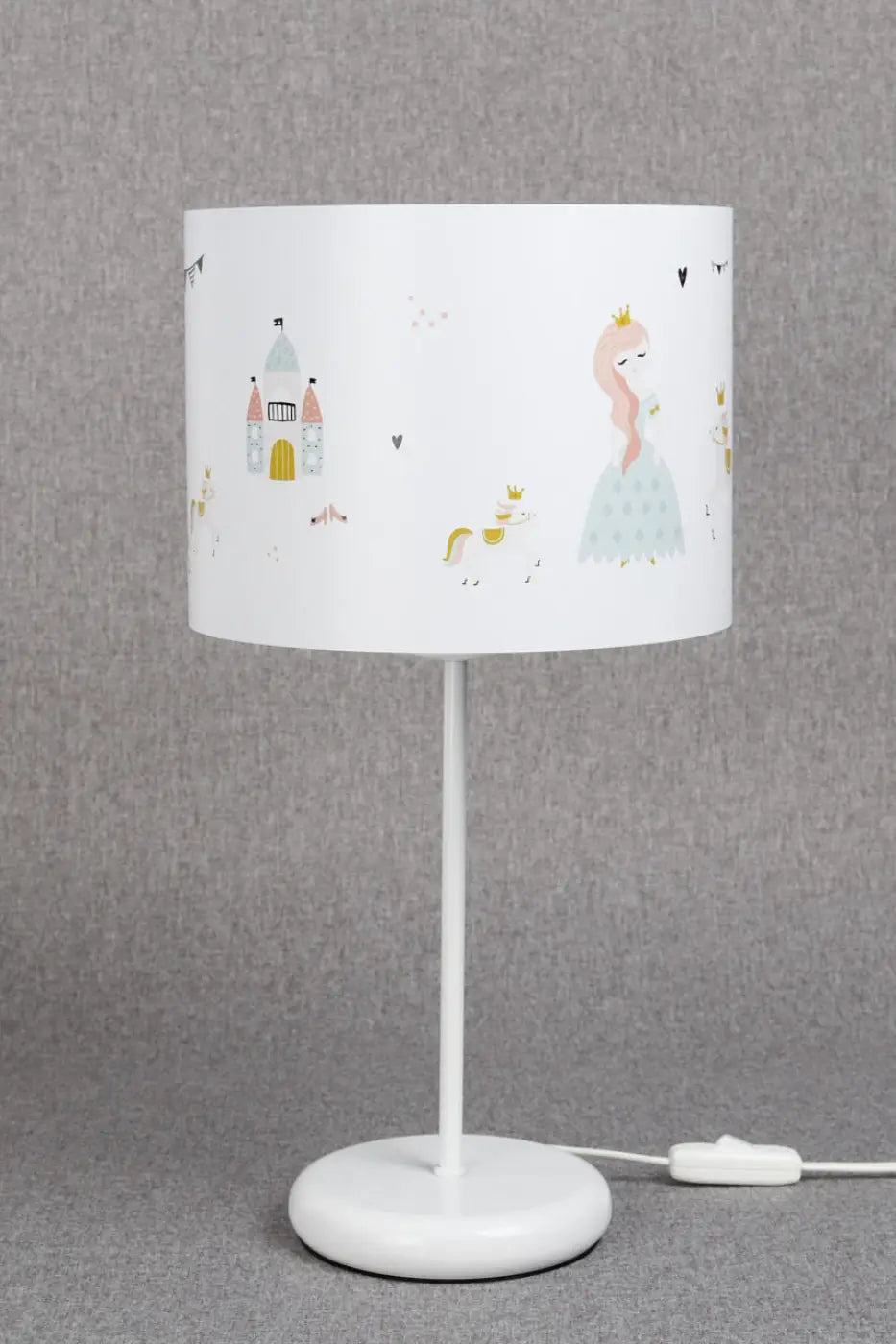 Lampe de table blanche avec abat-jour cylindrique illustré princesse féerique en pastel dans l’univers princesse féerique