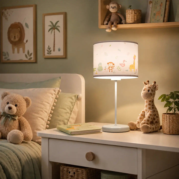 Lampe de table blanche vert clair avec abat-jour cylindrique motif savane et illustrations d’animaux colorés