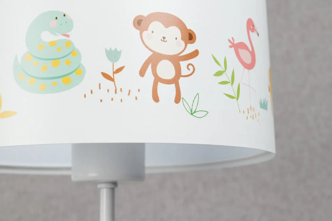 Lampe de table sweet dreams vert clair avec abat-jour blanc motif savane et animaux cartoon pastel
