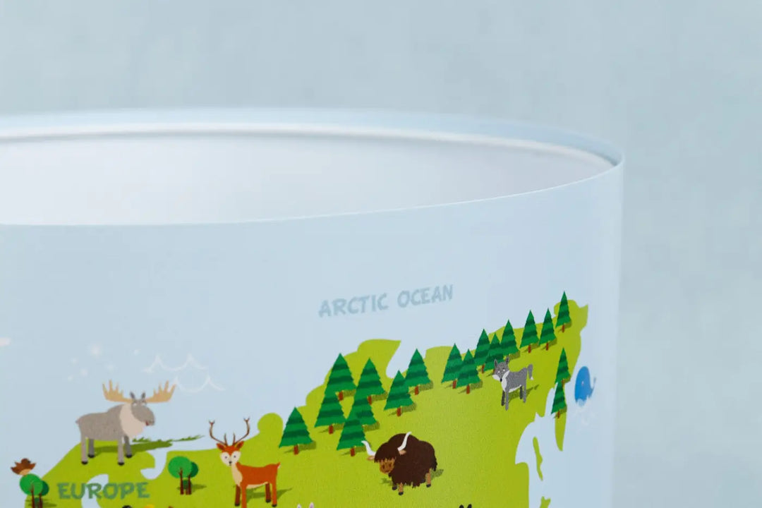 Lampe de table sweet dreams avec abat-jour cylindrique bleu clair décor carte vert clair animaux europe