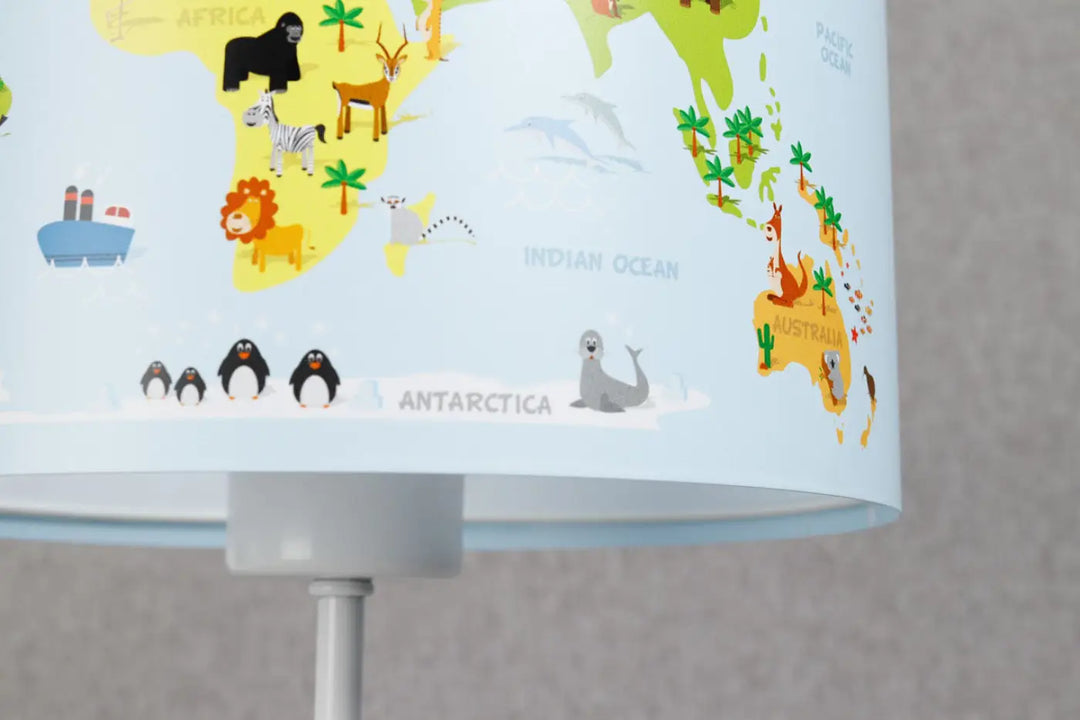 Lampe de table sweet dreams bleu clair vert clair avec abat-jour monde enfant aux animaux illustrés colorés