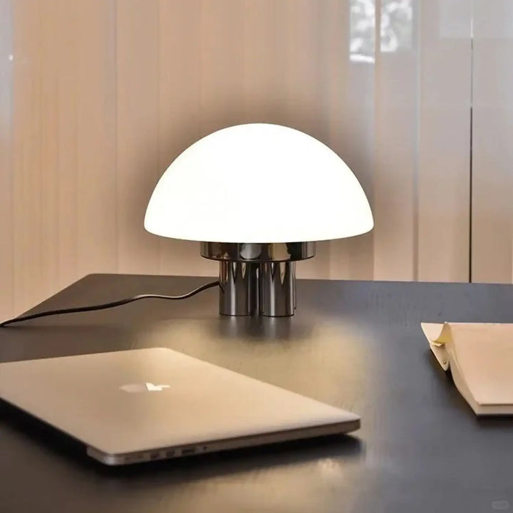 Lampe de table cesar avec dome en verre opalin et pied chromé design moderne et élégant