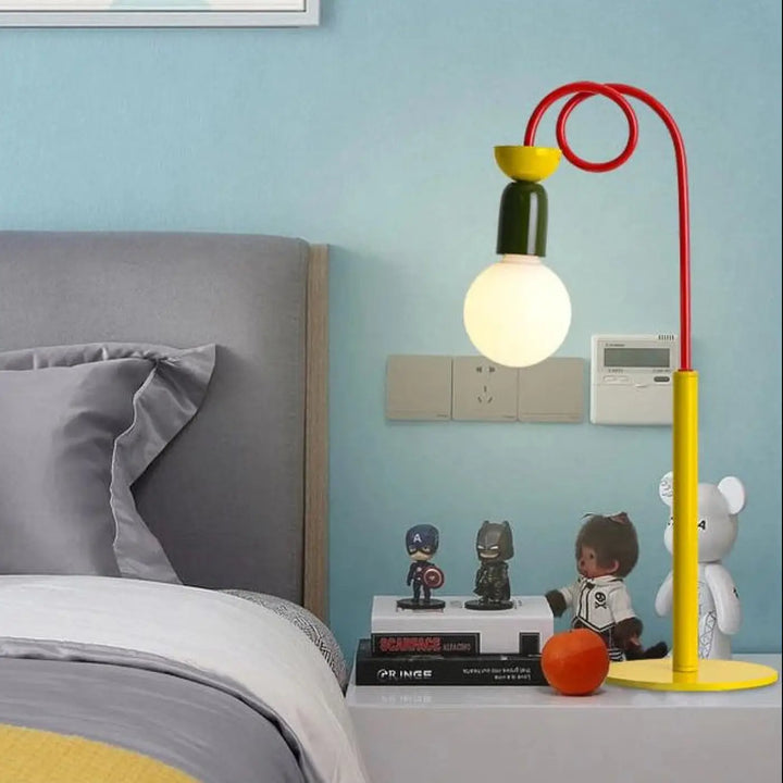Lampe de table ziggy contemporaine avec base jaune et détails rétro en rouge et jaune flexible pour bureau