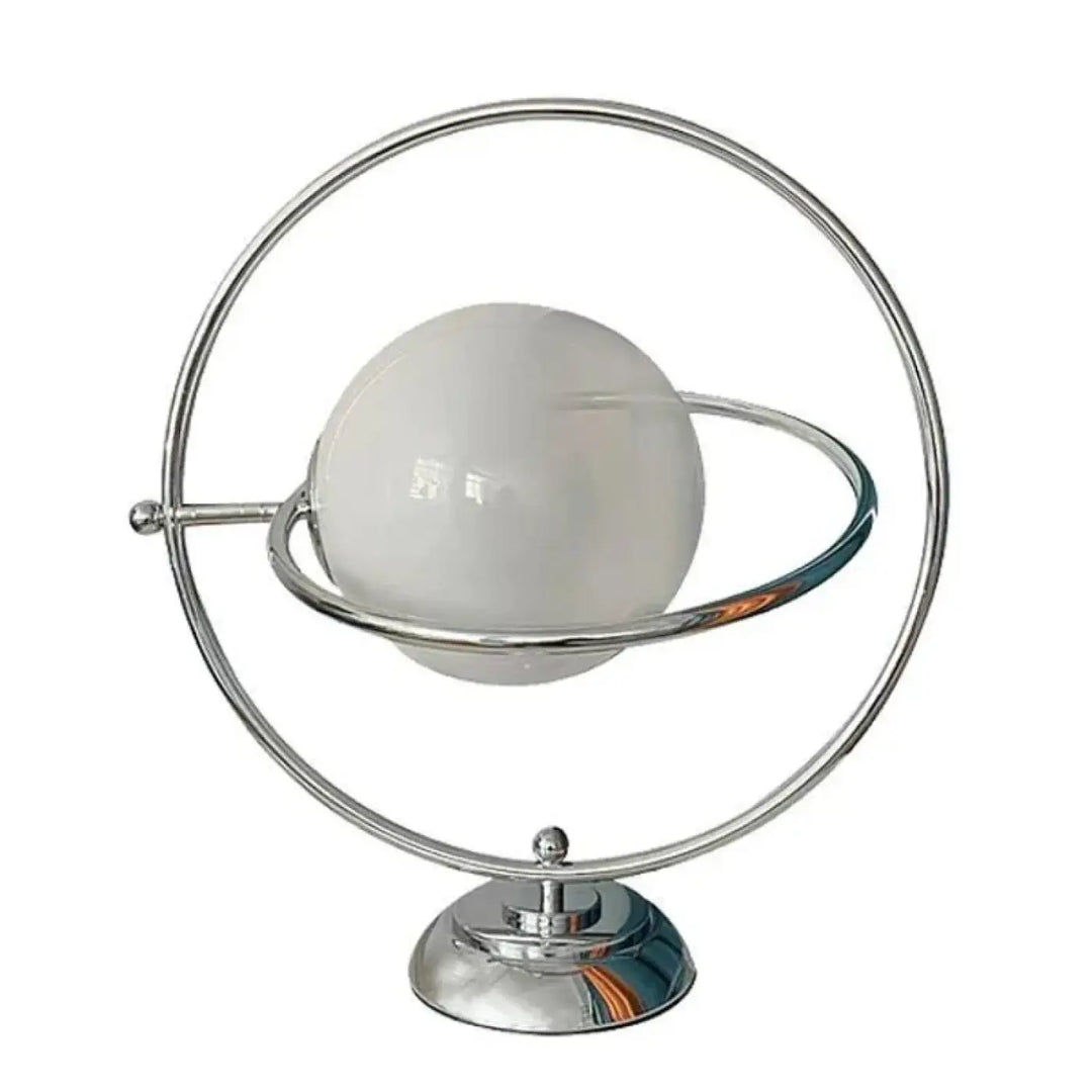 Lampe de table dessi avec base métallique chrome et effet planète frosted blanche décorative avec deux anneaux concentriques