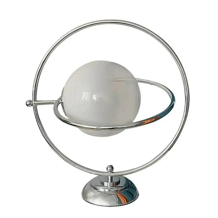 Lampe de table dessi avec base métallique chrome et effet planète frosted blanche décorative avec deux anneaux concentriques