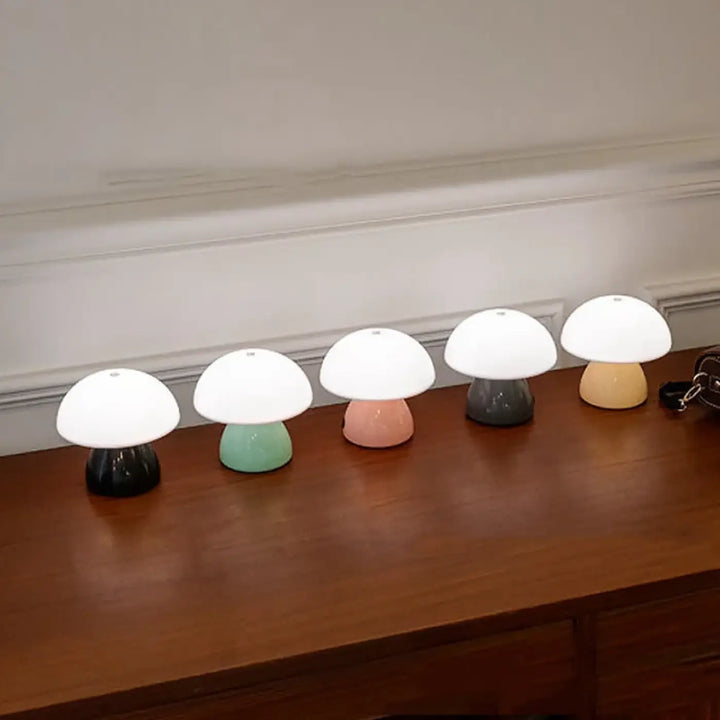 Lampe de table design champignon coloré style rétro chic
