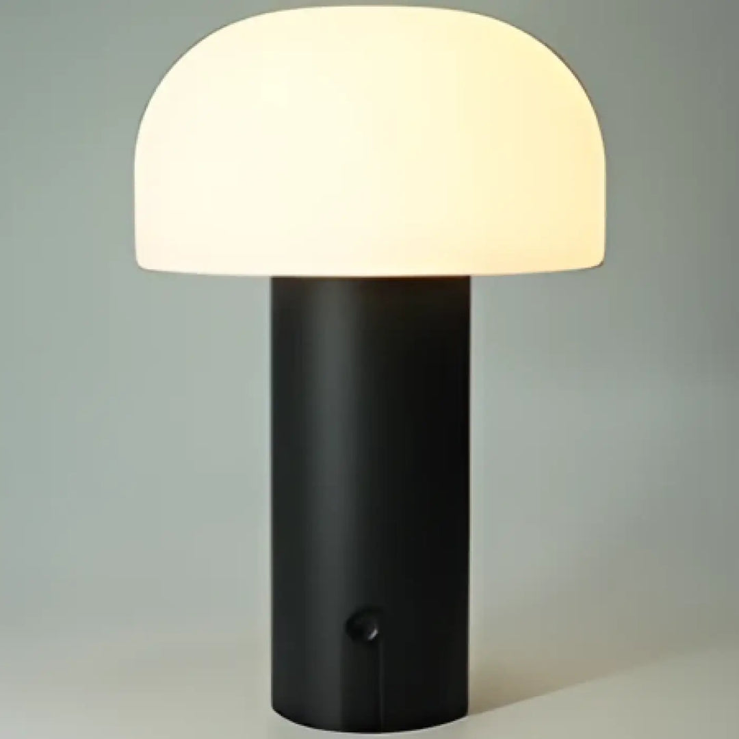 Lampe de table mushia noire cylindrique avec abat-jour blanc diffuse design champignon pour table design