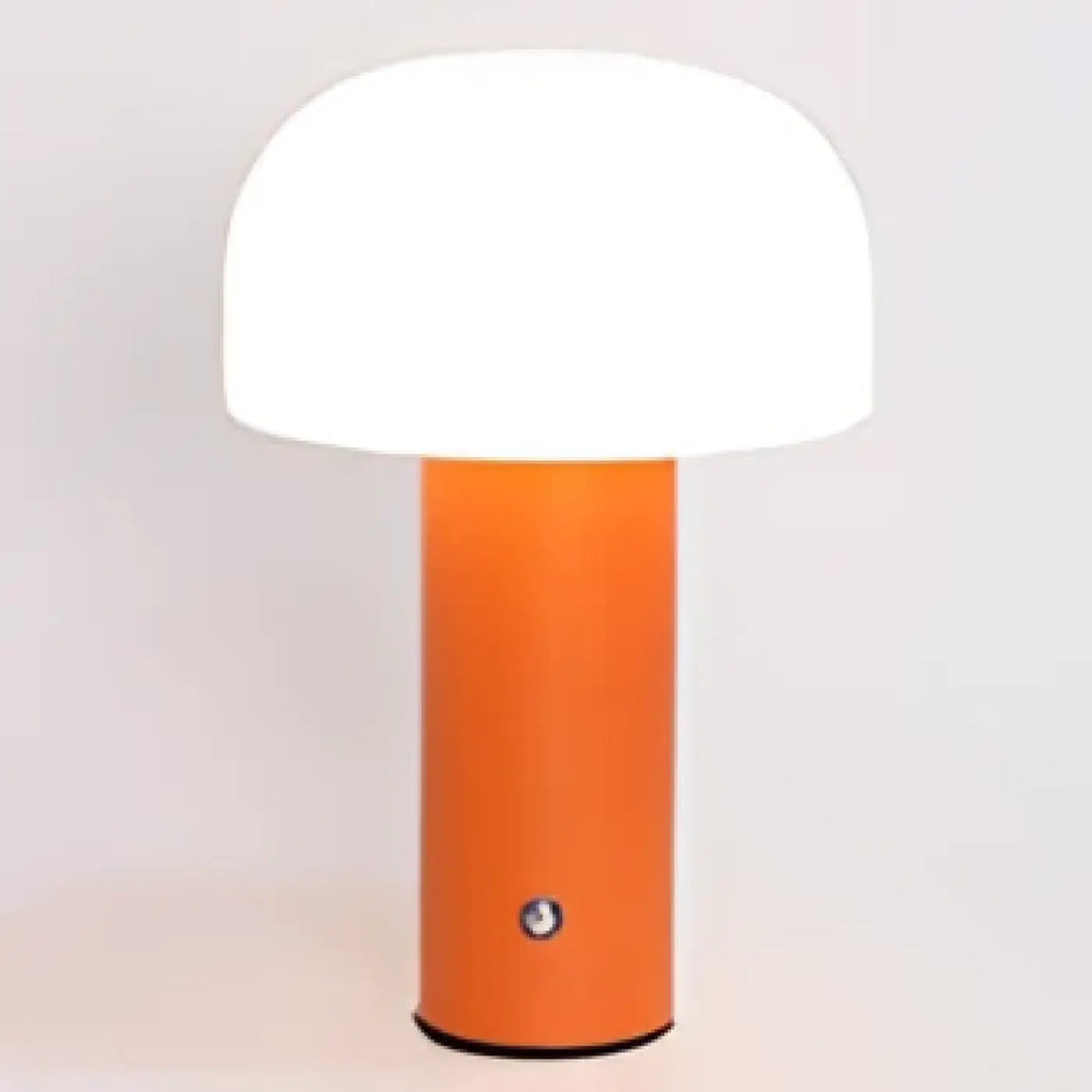 Lampe de table mushia orange avec corps cylindrique mat et abat-jour blanc arrondi design champignon élégant