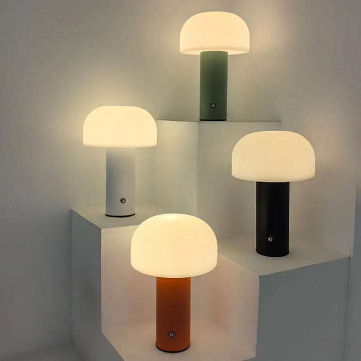 Lampe de table mushia avec design champignon moderne en bases matte blanc gris noir terracotta et dôme verre dépoli