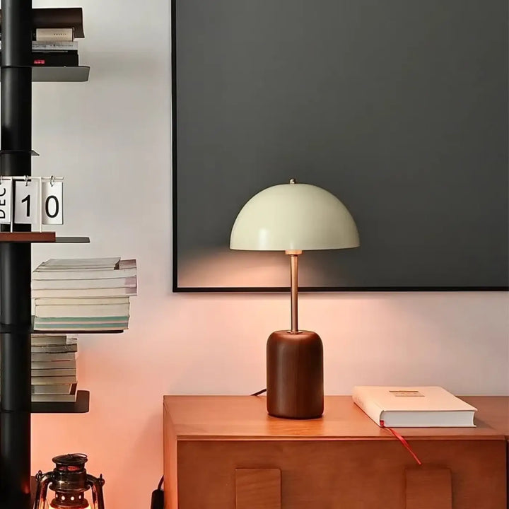 Lampe de chevet evaly avec abat-jour blanc mat et base en bois marron design contemporain lumière douce